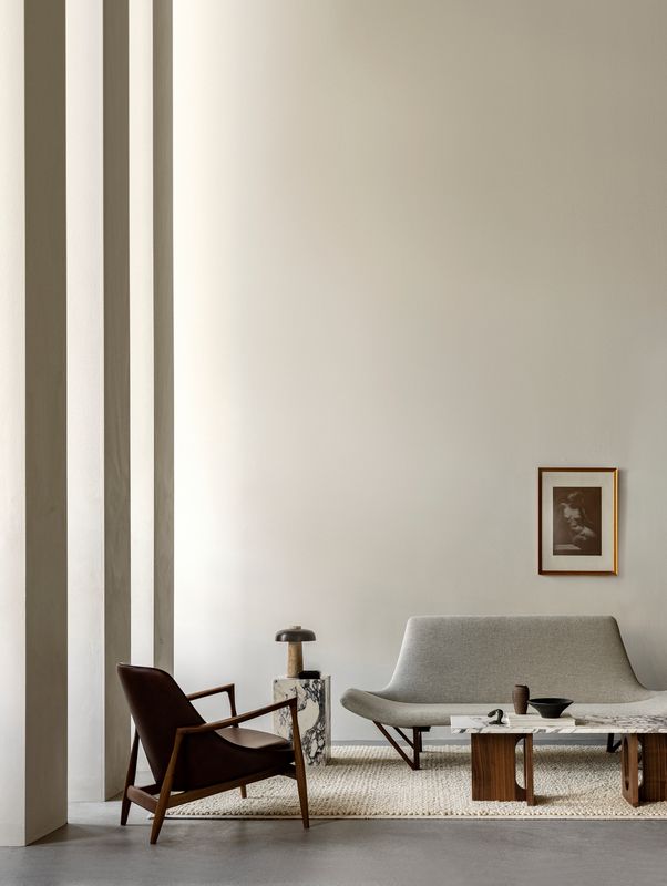 Androgyne Lounge Table - Walnut Veneer