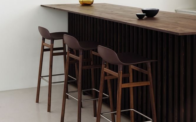 Hovedbilde Form Barstool 65 cm Walnut