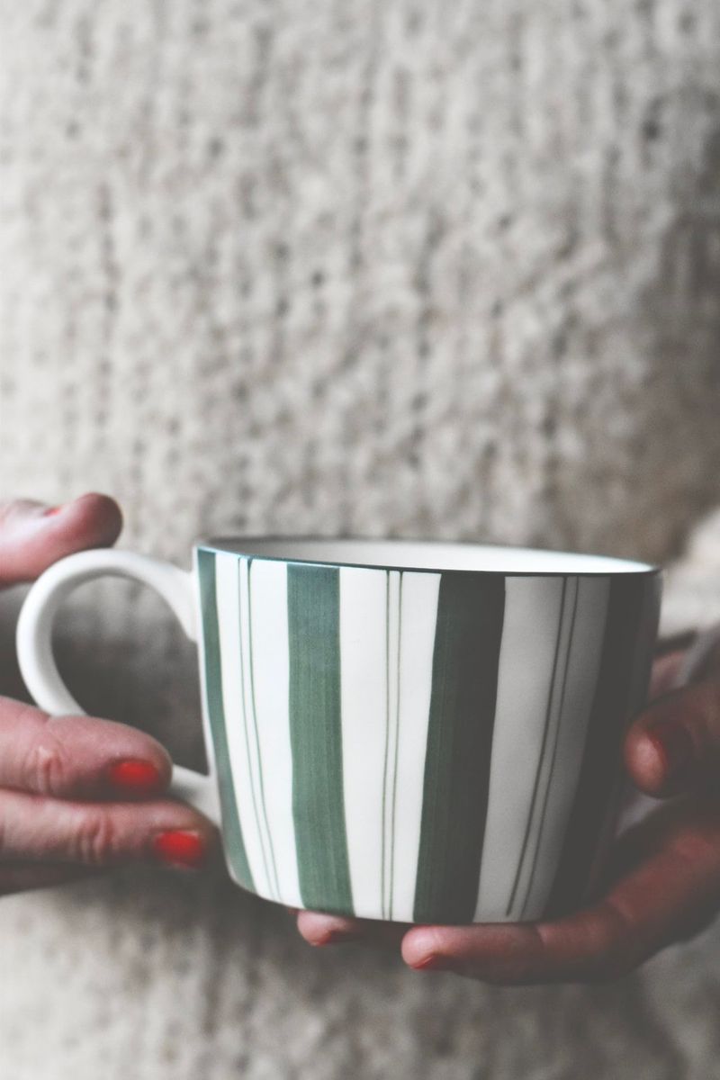 Krus Matt Med Striper Grønn H 7,5 Cm